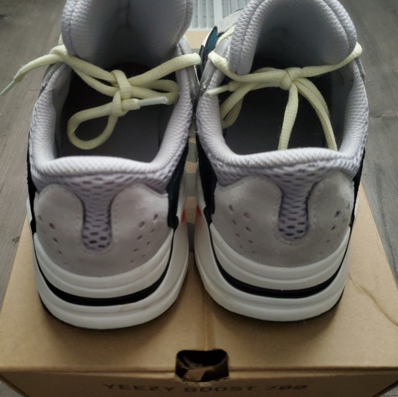 Yezzy - Picture 3 of 6